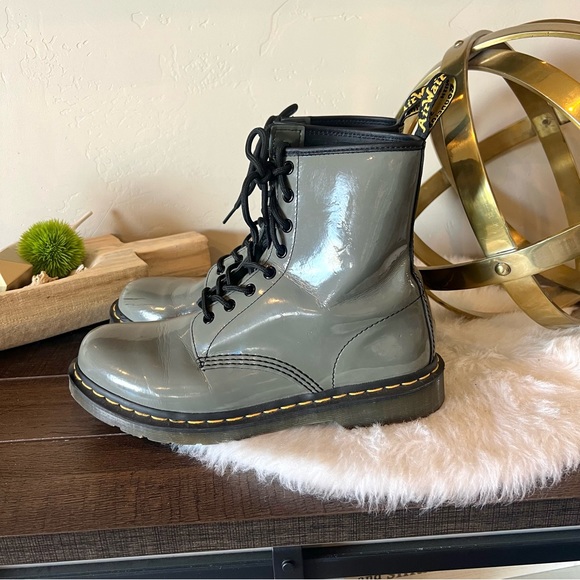 DR. MARTENS| 1460 YS Gunmetal Gray Patent Leather 8 Eyelet Lace Up Boots - Picture 2 of 6